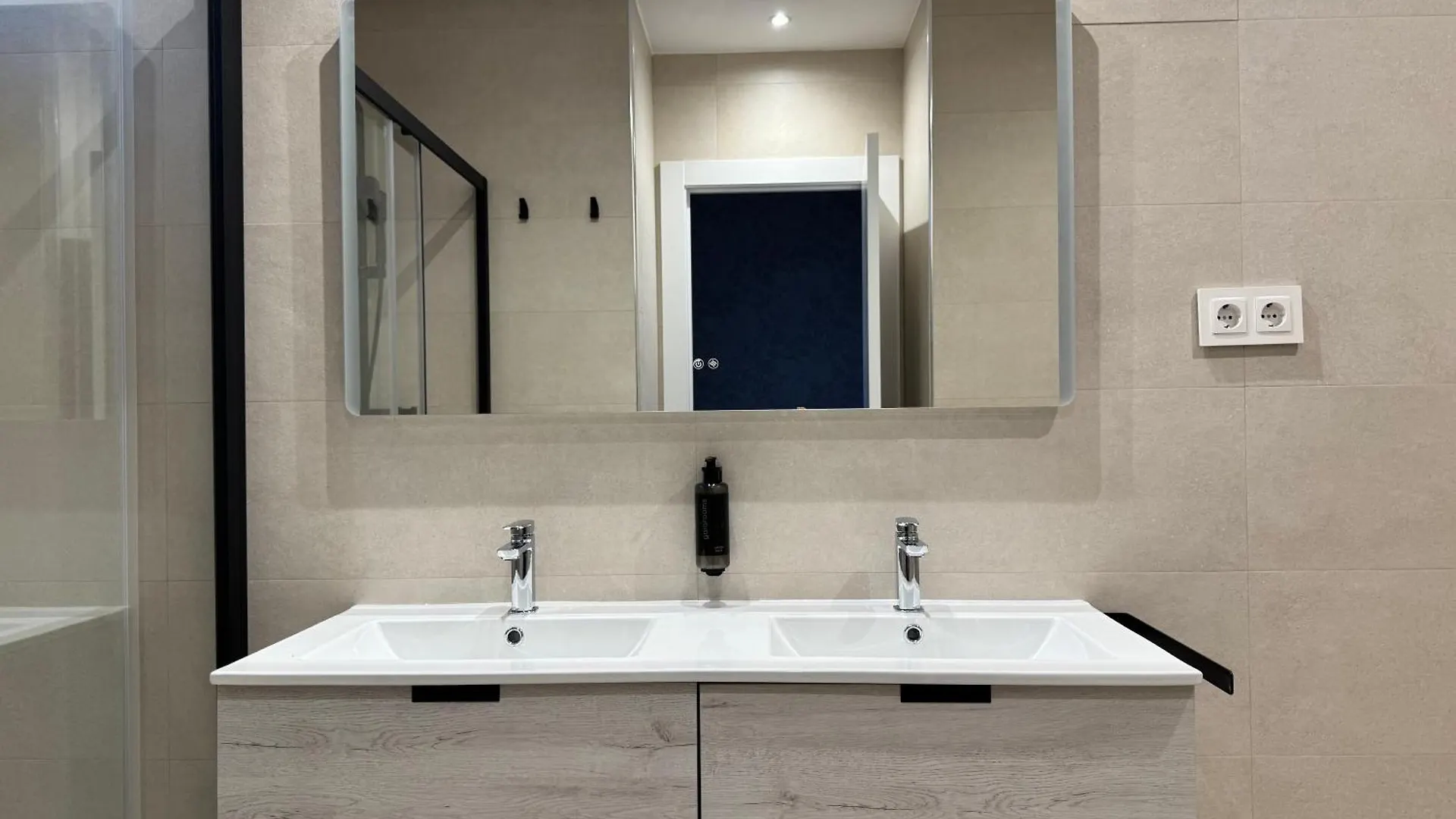 Anais Apartments By Gaiarooms Barcelona 0*,  Spain